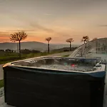 Three Stars Luxury House Art-pe With Pool And Pool Nyaraló