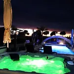 Three Stars Luxury House Art-pe With Pool And Pool Nyaraló *