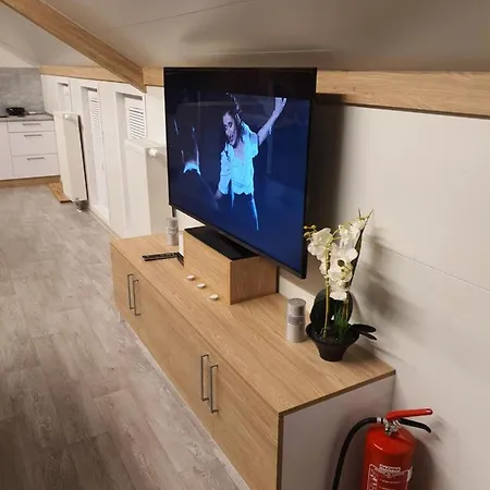 Počitniška hiša Three Stars Luxury House Art-pe With Pool And Pool