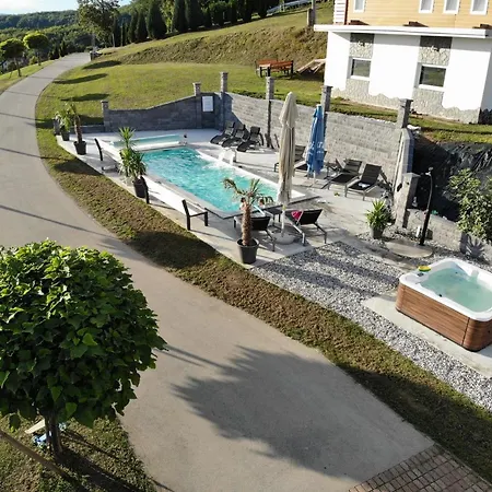 Three Stars Luxury House Art-pe With Pool And Pool