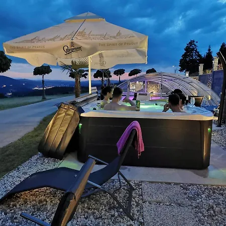 Three Stars Luxury House Art-pe With Pool And Pool Vakantiehuis *