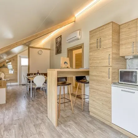 Three Stars Luxury House Art-pe With Pool And Pool Tatil Evi Trebnje