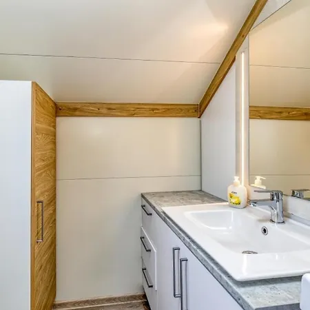 Počitniška hiša Three Stars Luxury House Art-pe With Pool And Pool