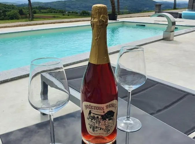 Three Stars Luxury House Art-pe With Pool And Pool