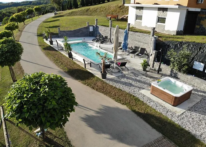 Three Stars Luxury House Art-pe With Pool And Pool