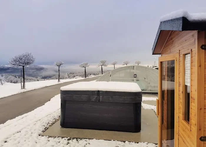 Three Stars Luxury House Art-pe With Pool And Pool *