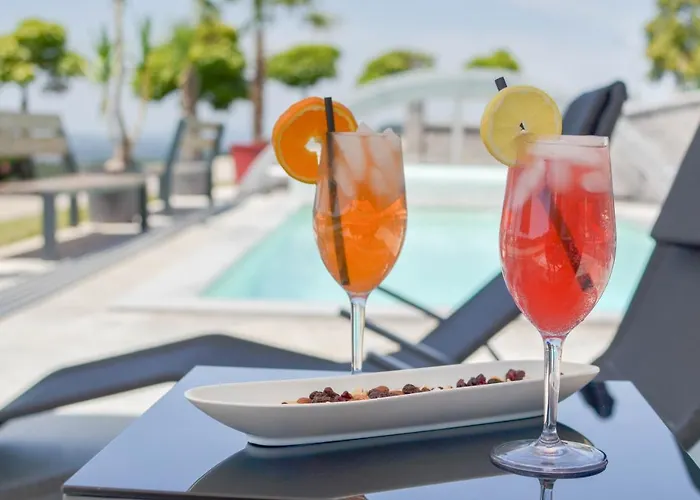 Casa vacanze Three Stars Luxury House Art-pe With Pool And Pool