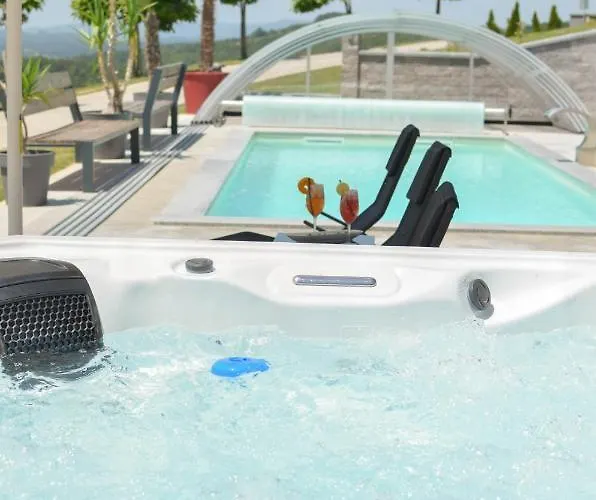 Three Stars Luxury House Art-pe With Pool And Pool