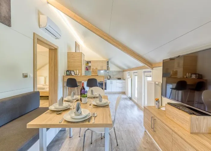 Vakantiehuis Three Stars Luxury House Art-pe With Pool And Pool *