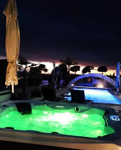 Three Stars Luxury House Art-pe With Pool And Pool Tatil Evi *